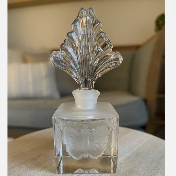 Vintage Silvestri Frosted Crystal Perfume Bottle - Picture 6 of 8